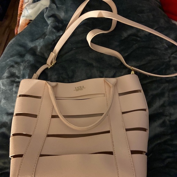 Pale pink Vera Wang Purse in great condition - Picture 2 of 8